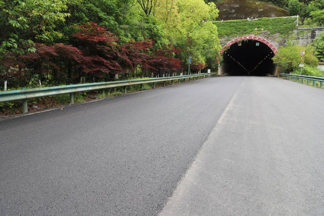 城万快速通道公路路面大修工程全面开工建设