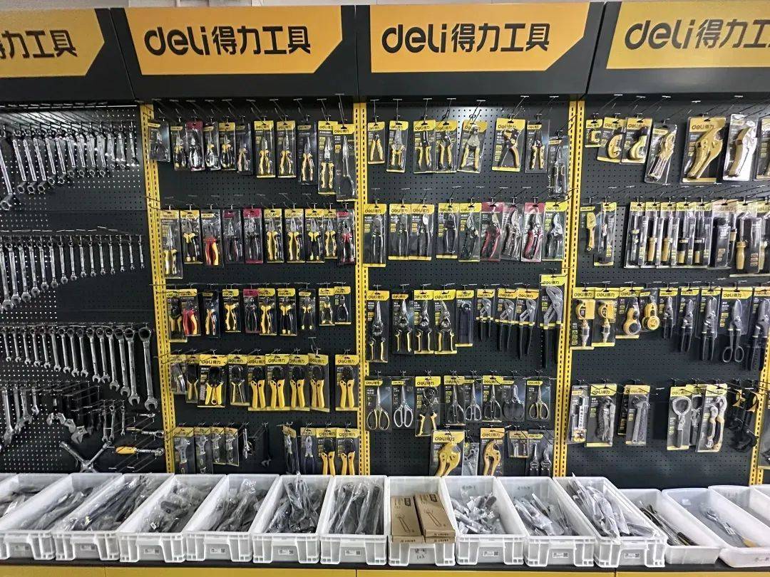 "浙江永固五金机电有限公司总经理程迪明笑着告诉小布,公司下设的永固