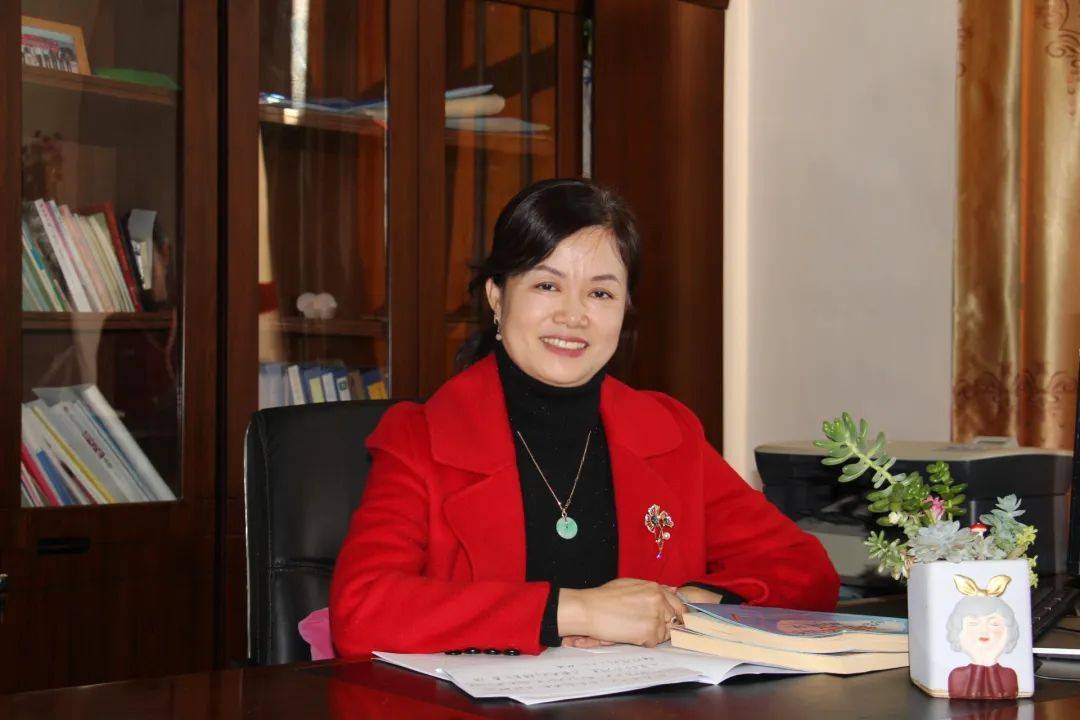 孙红霞,中共党员,永安镇中心幼儿园园长,垦利区一级校长.