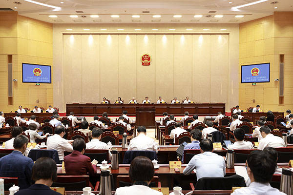 宁波市十六届人大常委会举行第十八次会议 张平出席并讲话