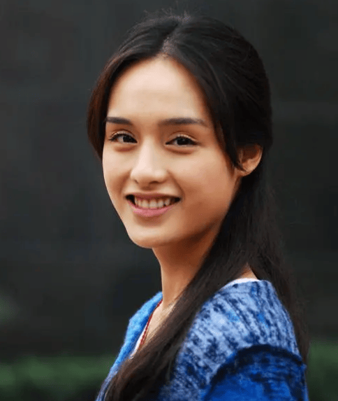 与富大龙结婚12年离婚,颜值高,演技好却不想红,不当演员当老师_饶敏莉