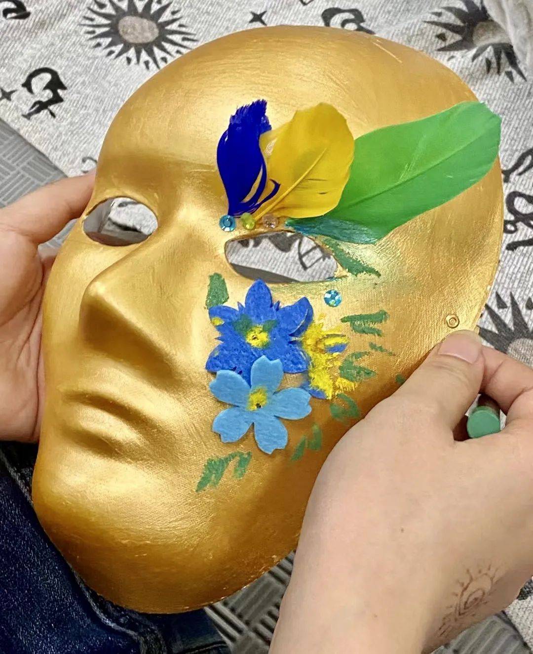 黄金面具被认为具有神秘的力量,可以与神灵沟通或赋予佩戴者特殊的