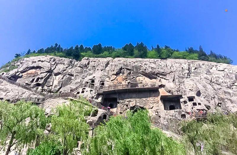 白马寺中国第一古刹白马寺位于河南洛阳城东12公里处,在汉魏洛阳钩乔