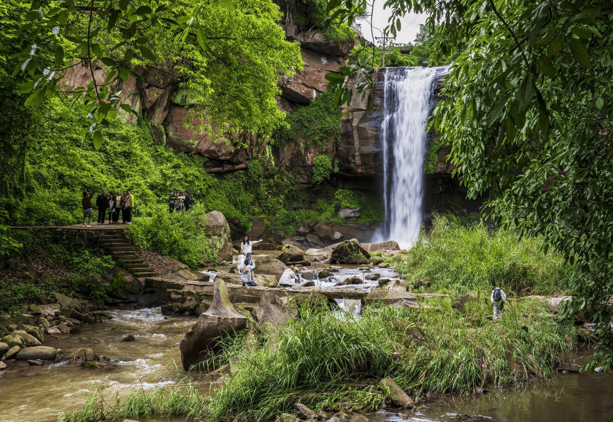 重庆綦江:太平桥风景如画 游人如织