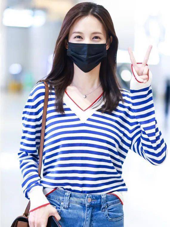 李一桐带火的这件海魂衫真的太好看了,随便几张look,都能穿出超模气场