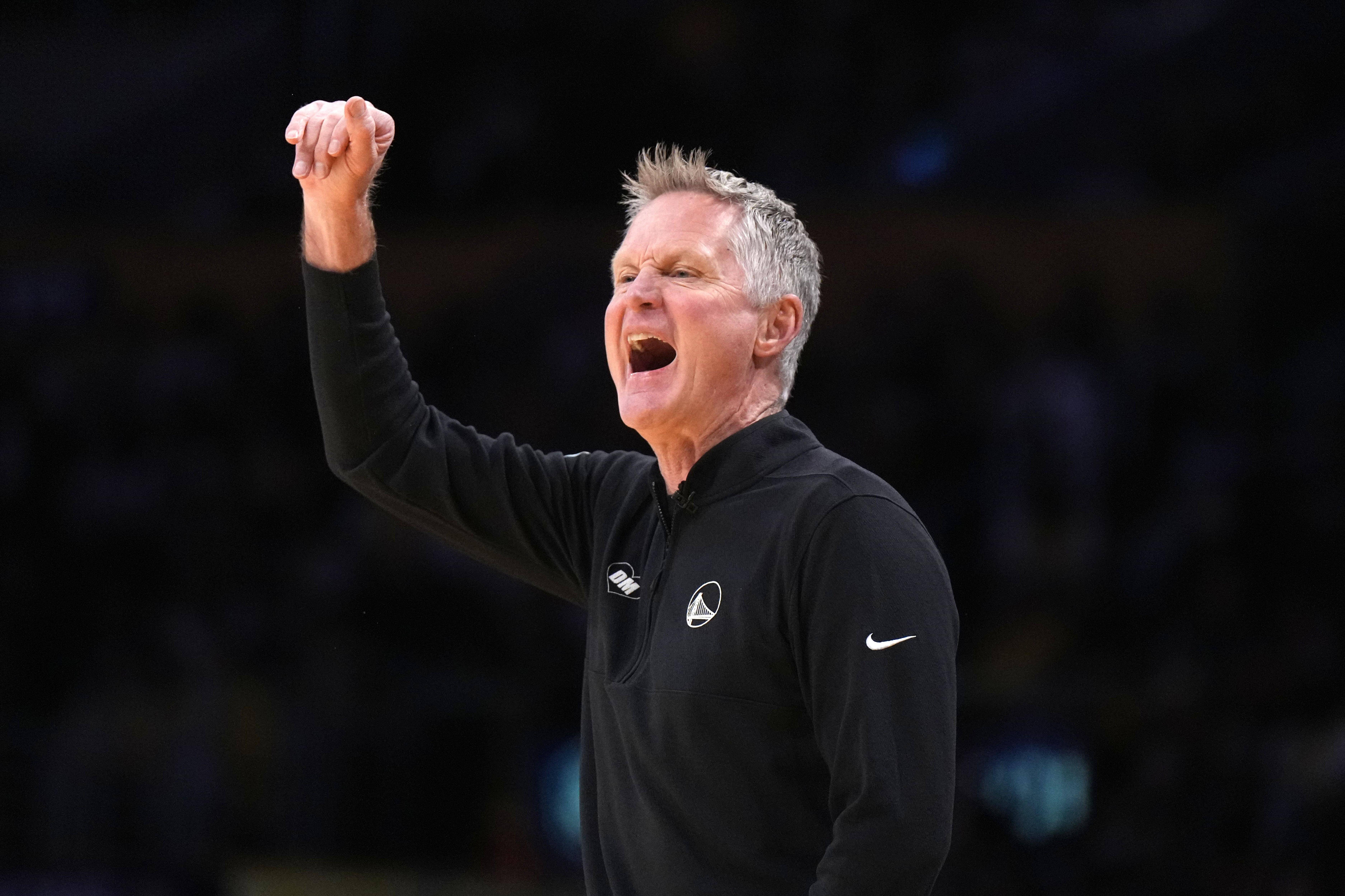 炸锅！勇士内讧现场曝光：格林怒喷科尔“去你的”，球迷喊其离队