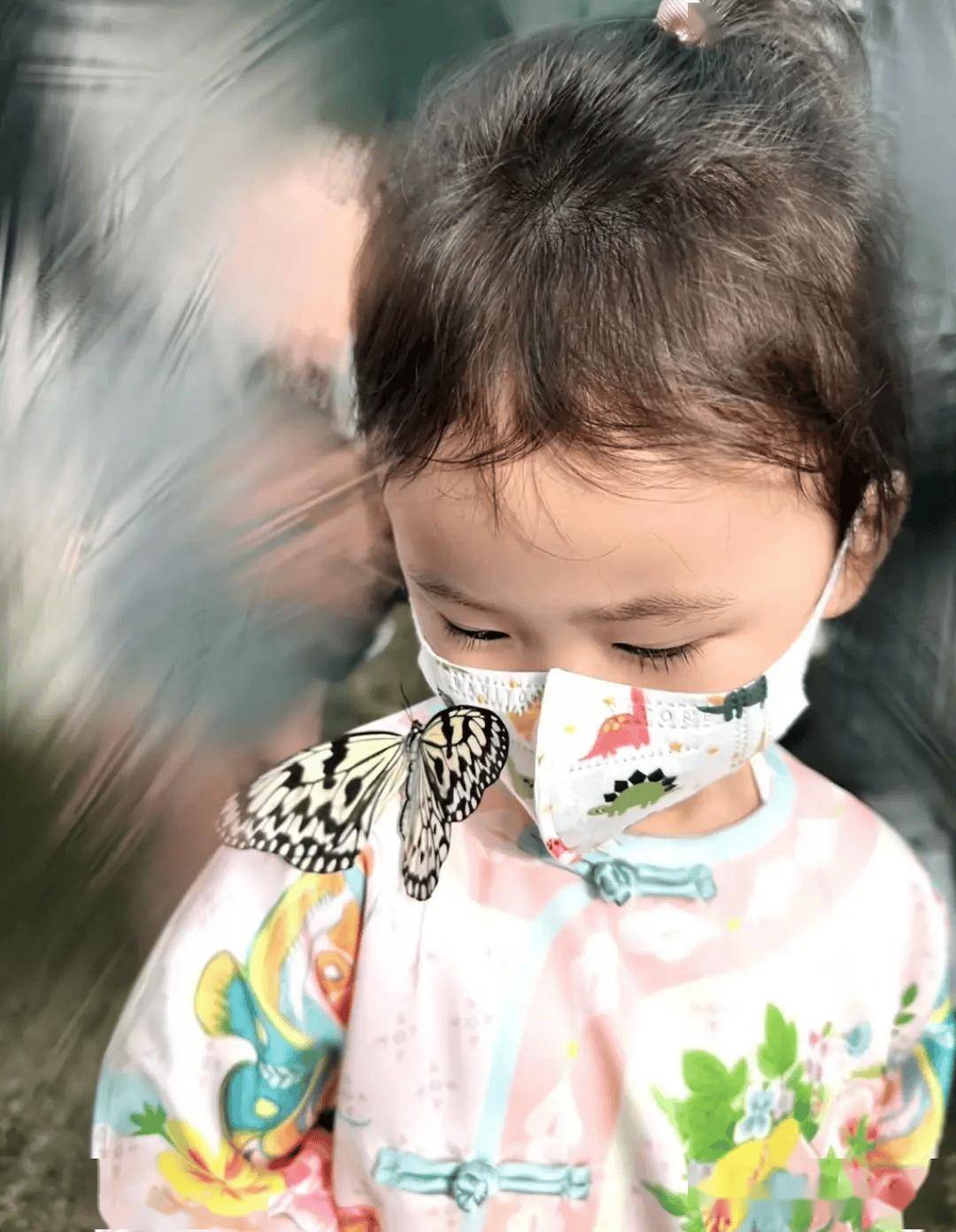 一张,luna长睫毛好精致,天生的眉毛就那么有型,就算只能看到上半张脸