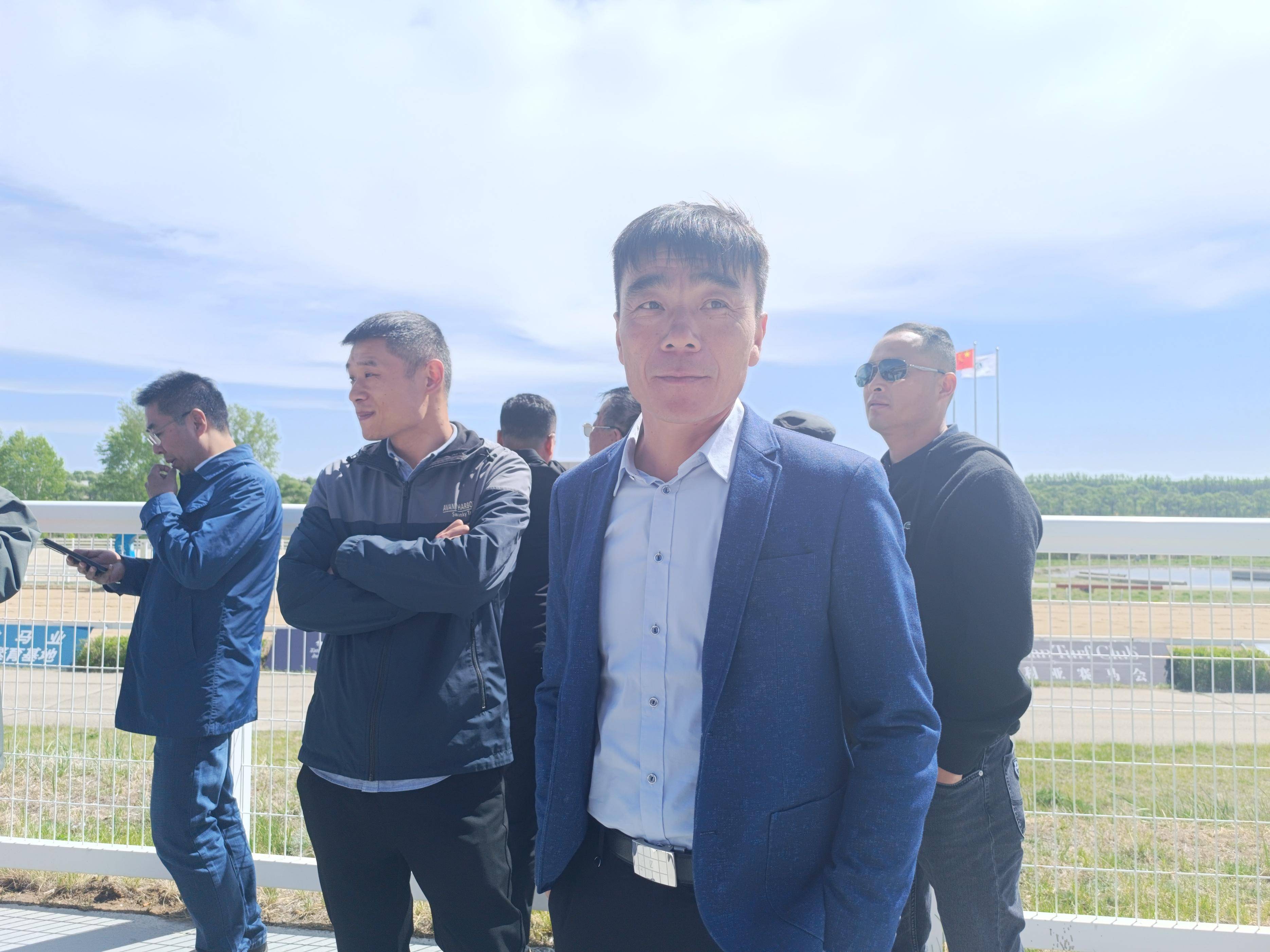 新世纪体育报了解到,伊泰大漠马业骑练团队实战经验丰富.