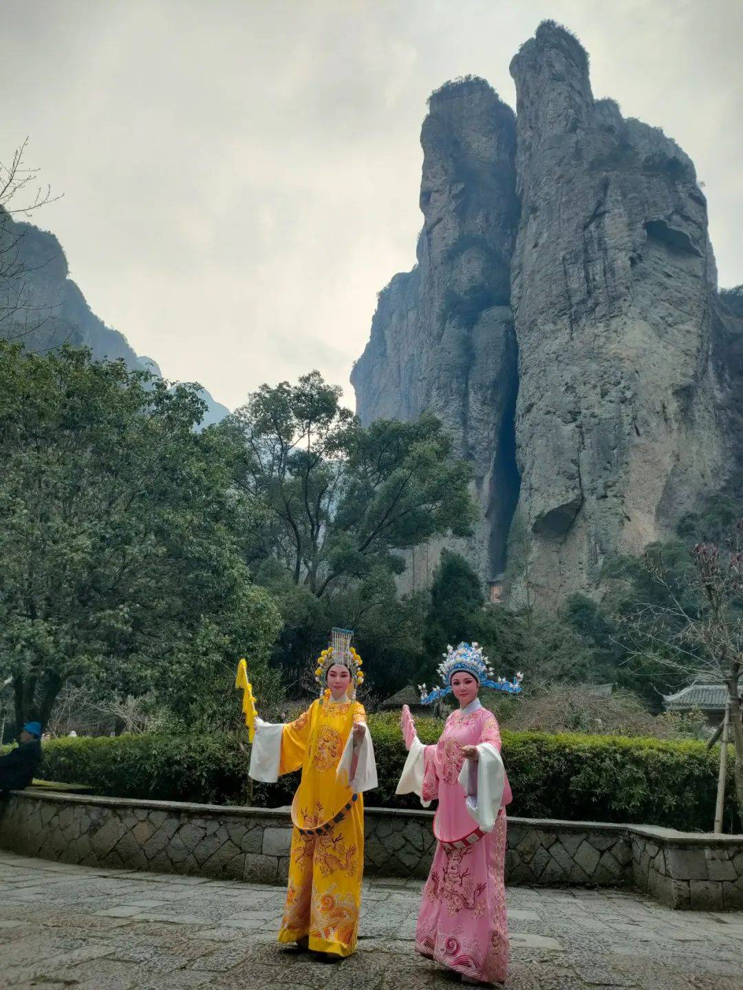 5月19日,10:00-16:30,在美丽的灵峰景区里,折子戏游园活动即将上演!