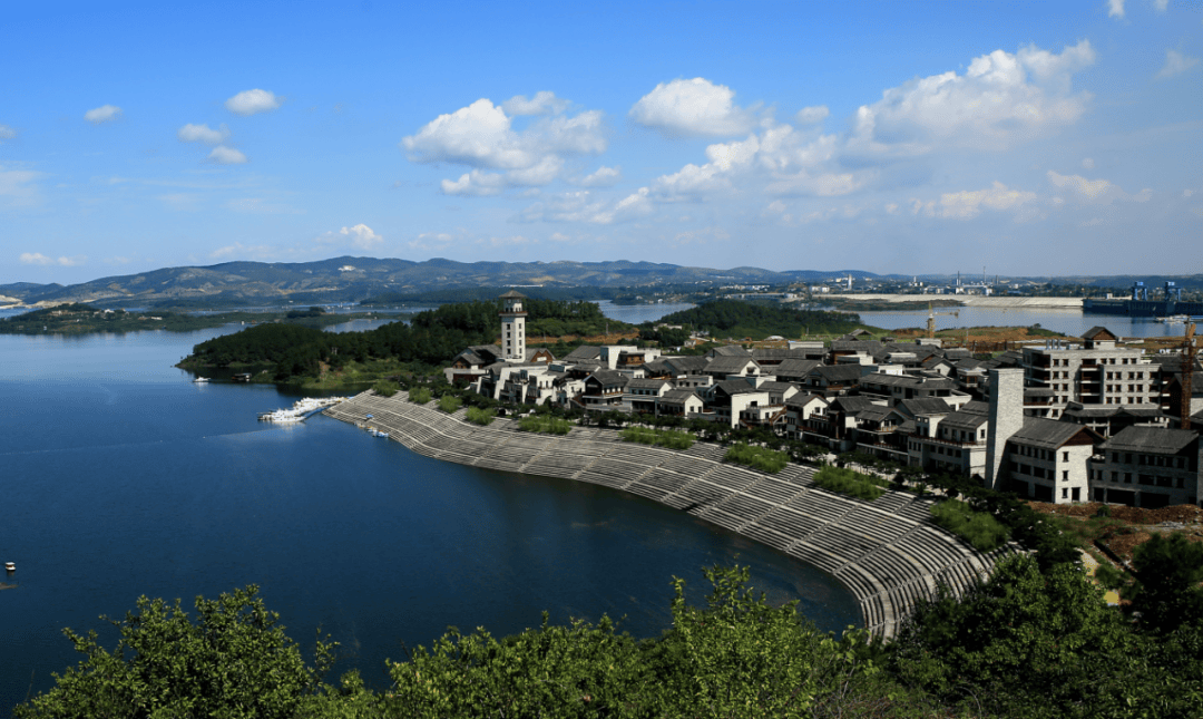 沧浪海旅游港04联系电话:0719-5709888地址:丹江口市石鼓镇活动时间:5