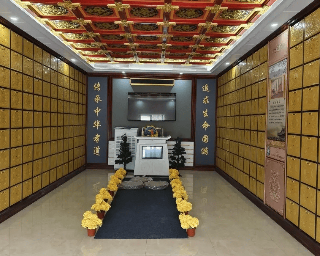 墓园由赣州市南康区常青园运营服务有限公司负责运营管理,秉承"以人为