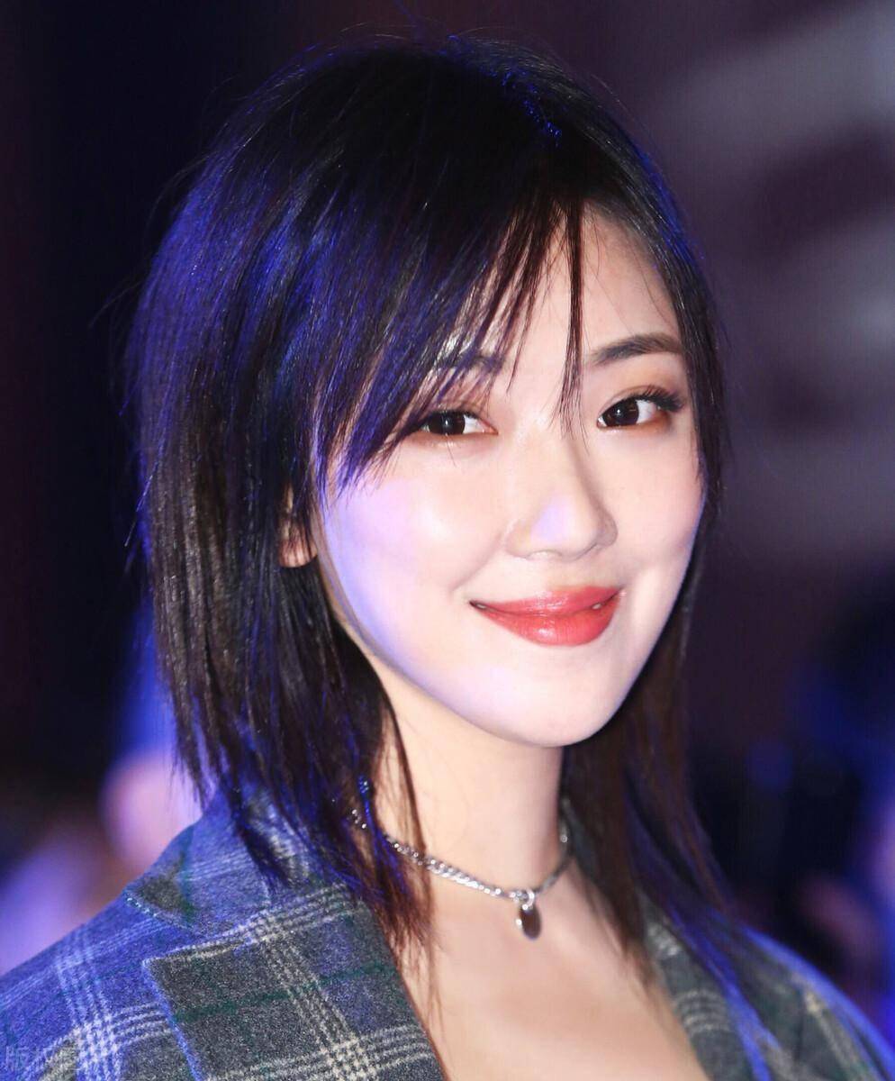 菅纫姿这身材,这才是尤物啊!