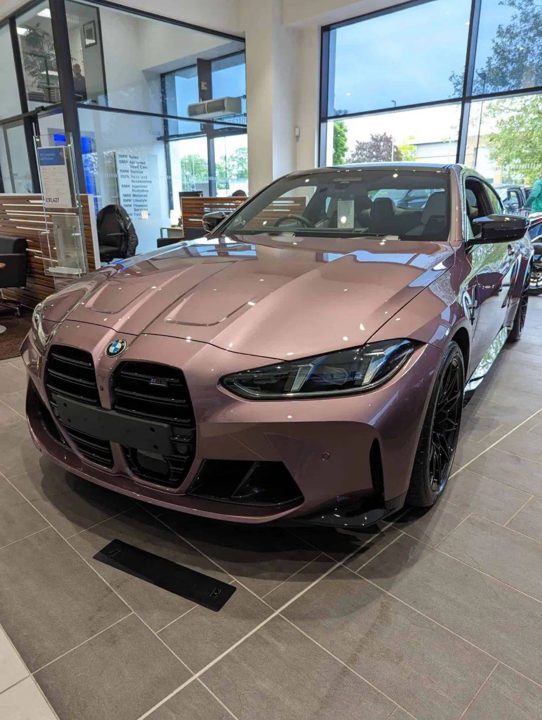 实拍天鹅绒兰色新宝马m4,这真的不是芭比粉