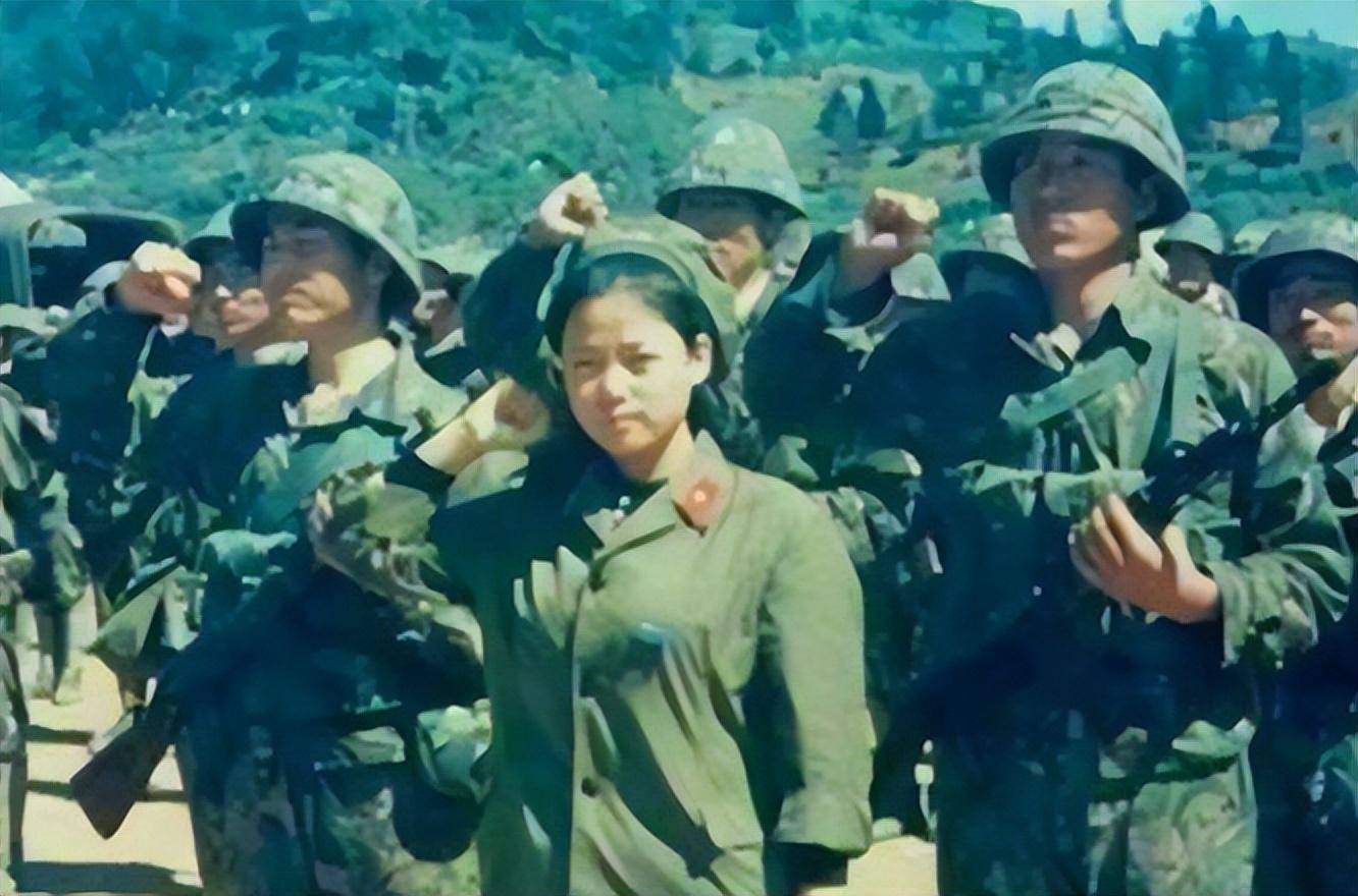 1986年老山战场照《死吻》:那名救护队女战士张茹,后来怎样了