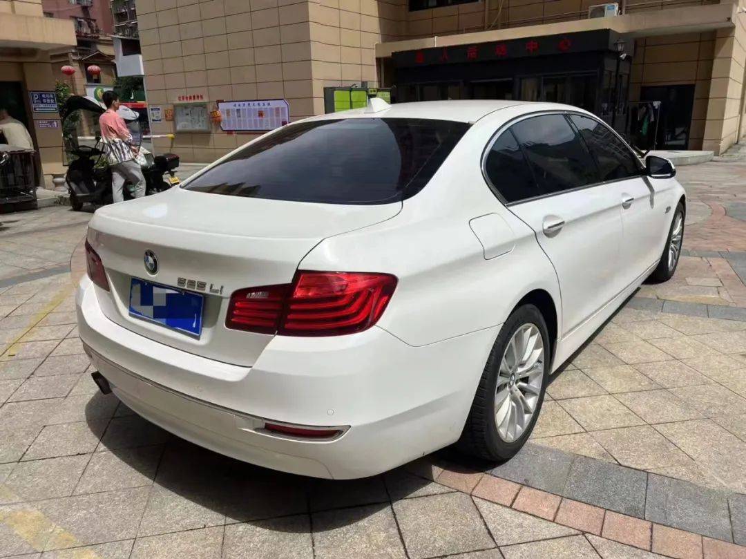2015年 宝马525li 2.0t 豪华版