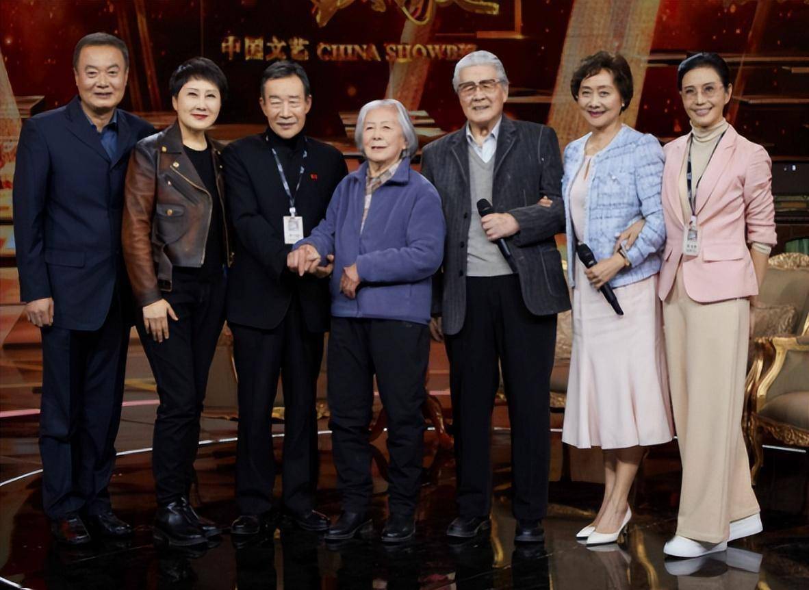 父亲是导演,母亲是老戏骨,61岁无儿无女,遗憾没让母亲当奶奶_孙松