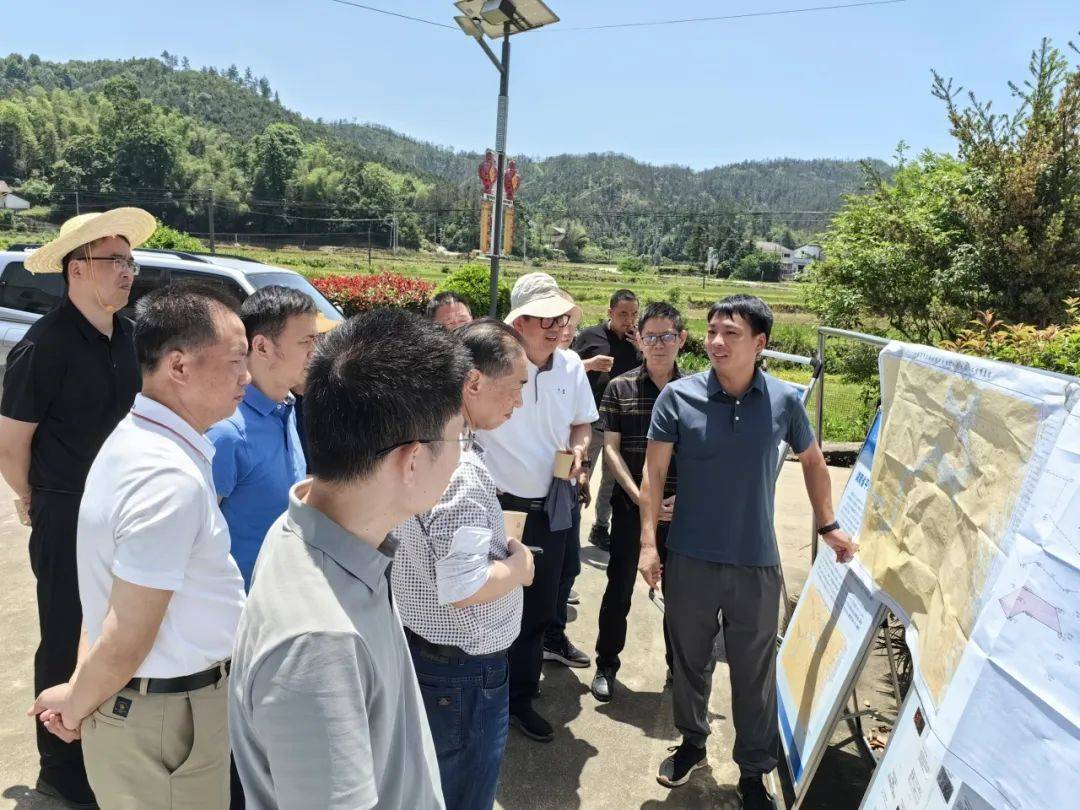 座谈会后,调研组前往岳阳市平江县万古,横洞,仁里,仁庆等矿区就金矿
