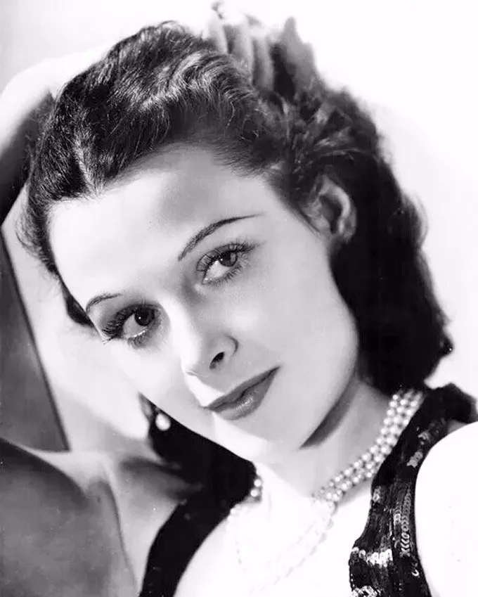 她演了历史上第一部裸戏,被誉为"世界最美的女人"_海蒂·拉玛_美貌