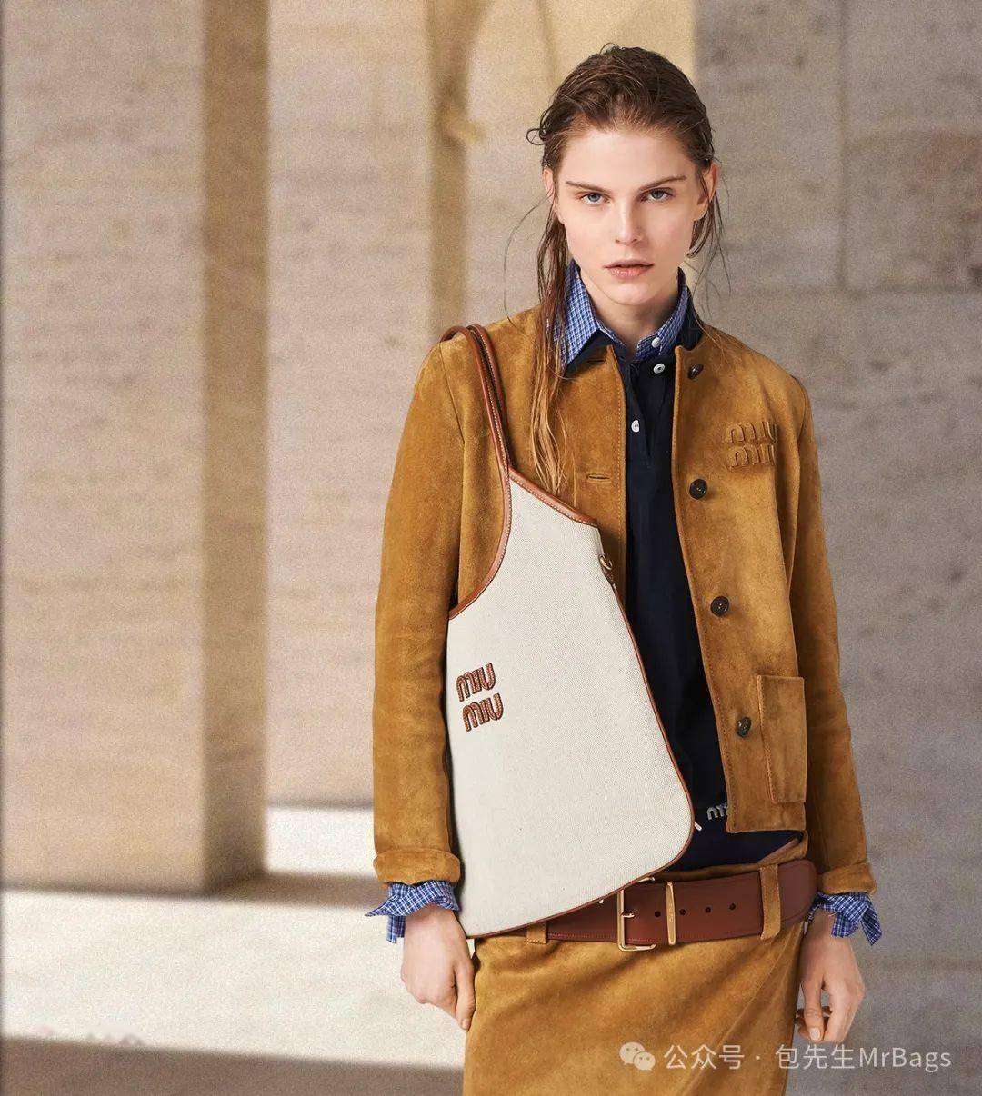 属于日常既可以凹造型,也可以通勤用的那种全能型包包~另外值得一提的