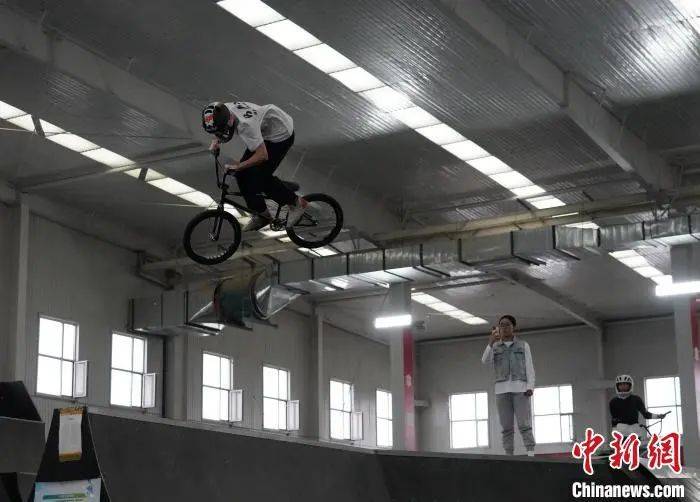 【央媒瞰昌黎】自由式小轮车少年河北昌黎激情训练