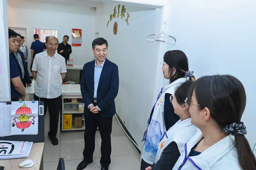 北京市总工会调研东城区职工服务阵地建设