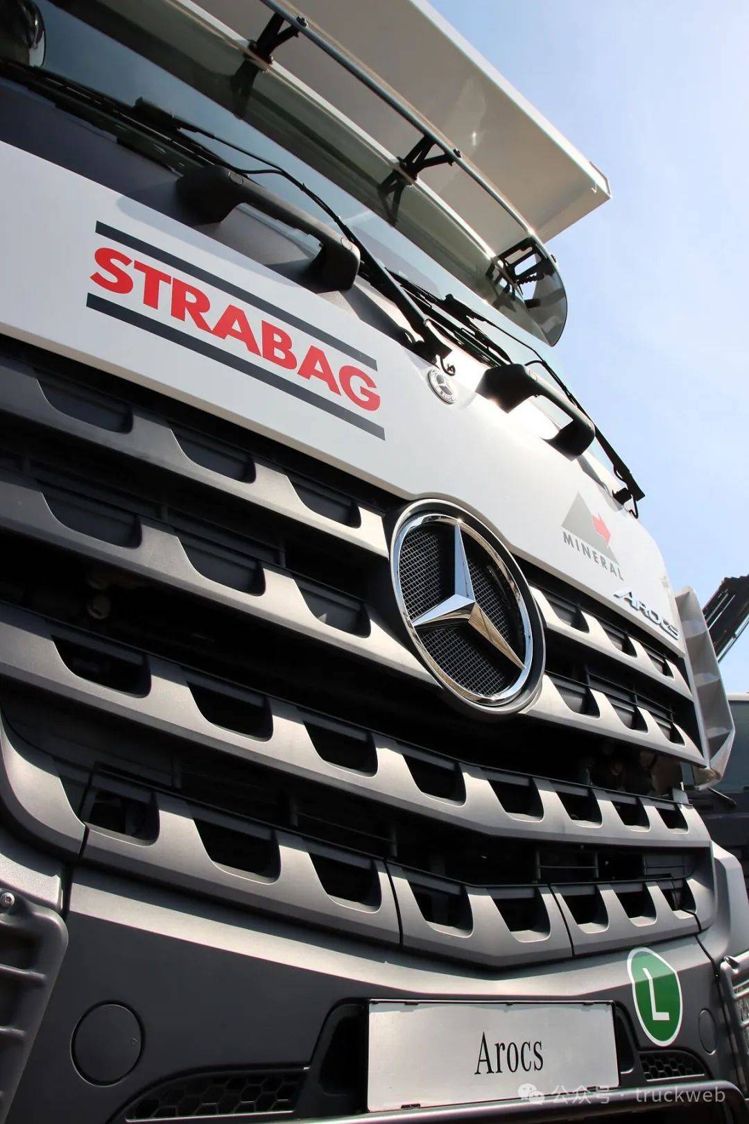 作为梅赛德斯-奔驰卡车家族中的百变之王,arocs的组合千变万化,满足各