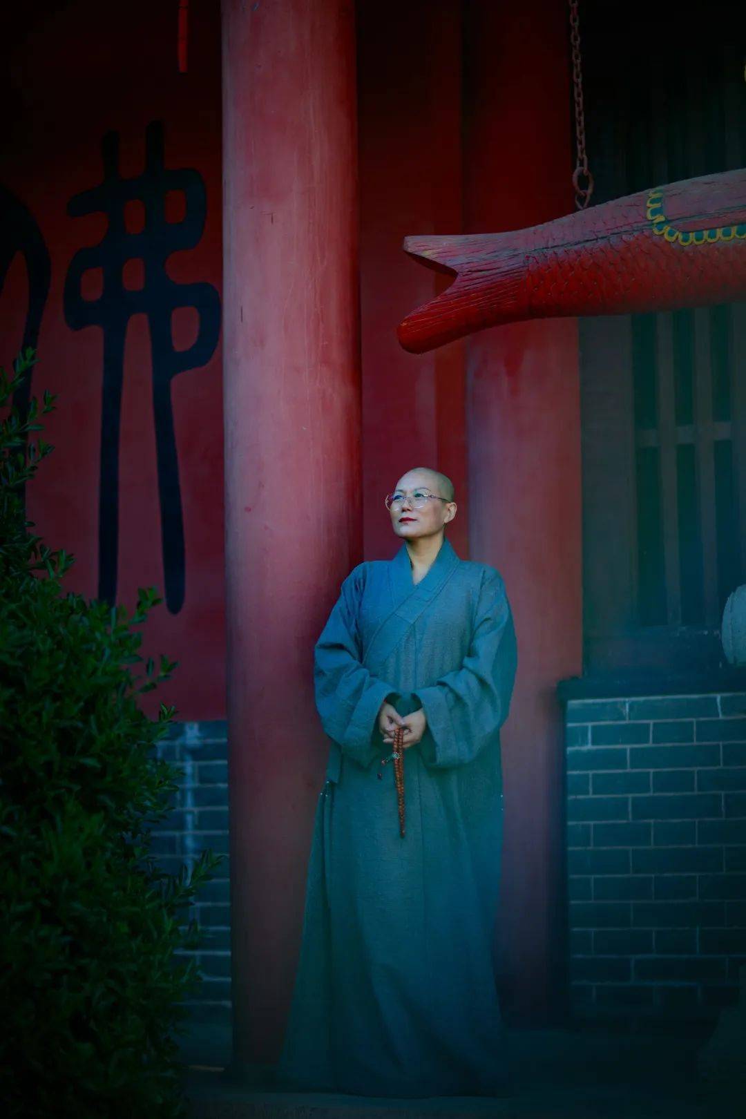 一朝觉悟寻佛光,一心向道踏远航