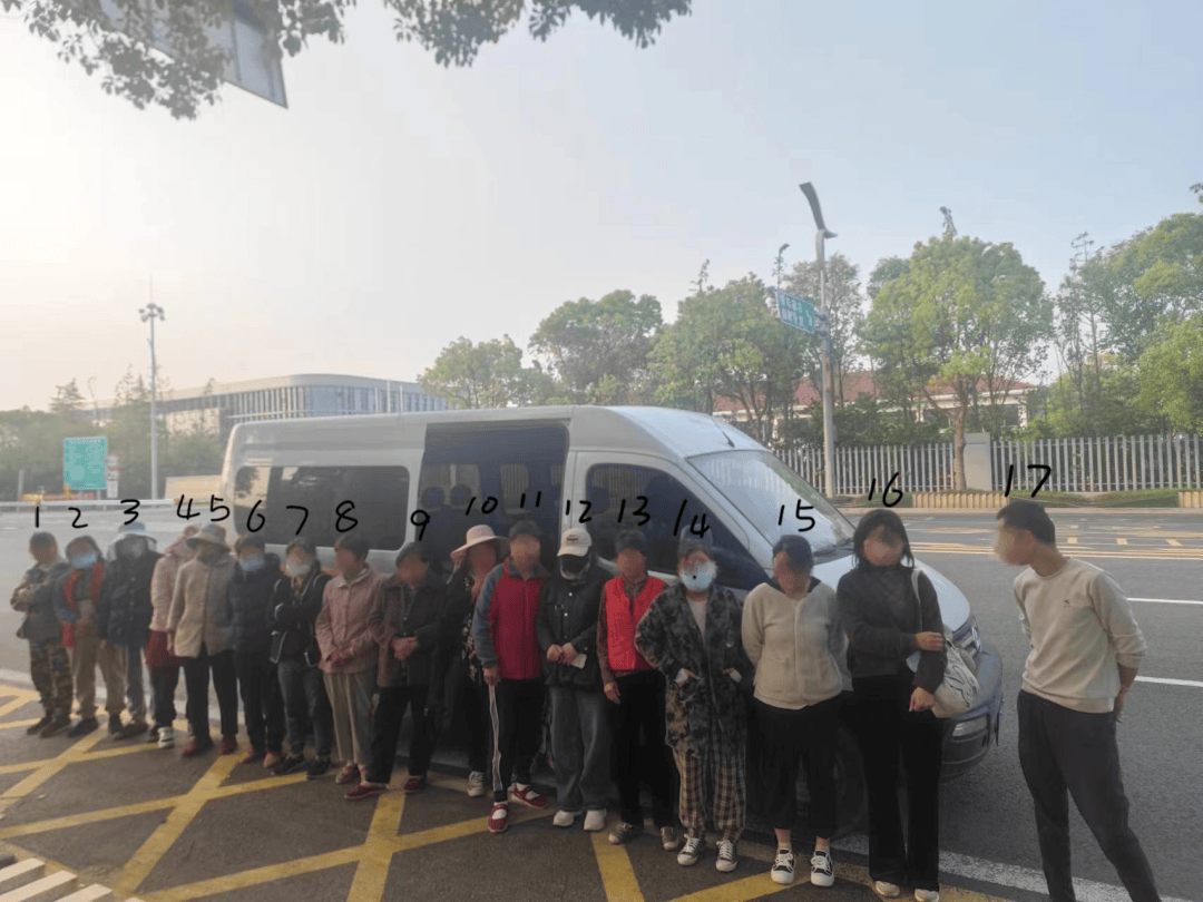 车辆_乘客_面包车