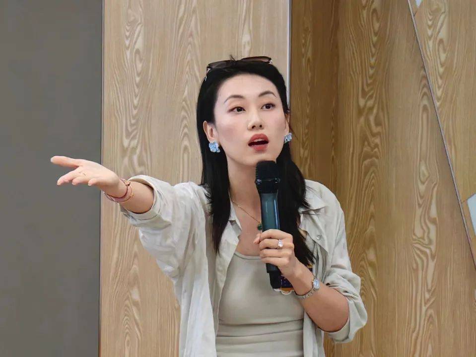 洛龙圆桌派丨"新锐势力 青听新声" 大学生对话媒体达人!