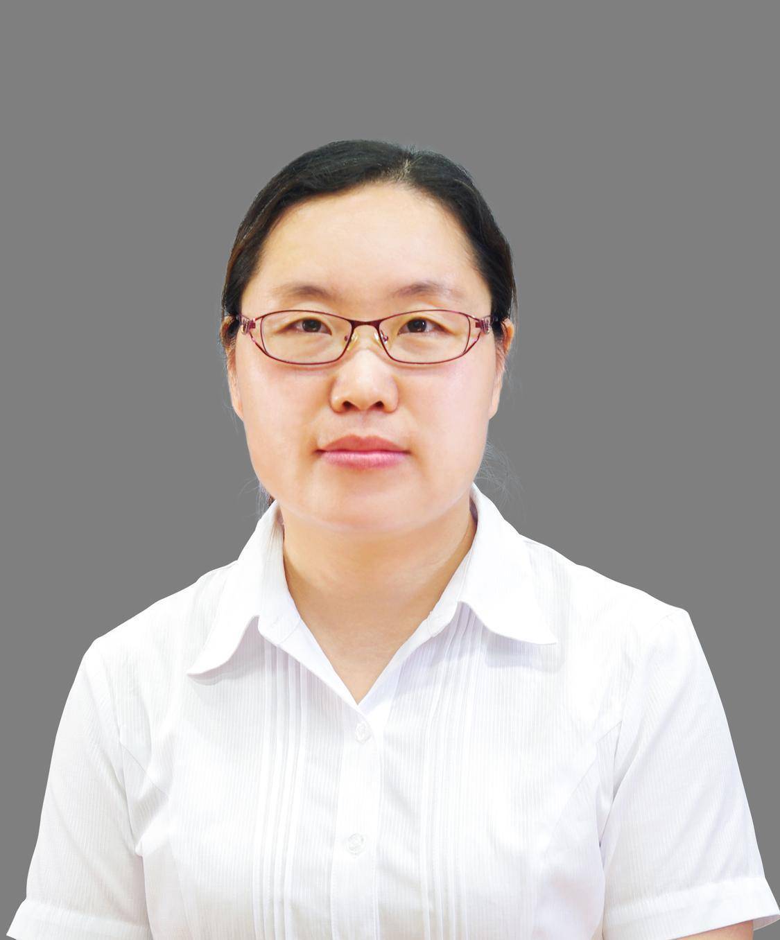 语文一级教师,北京市骨干教师,曾多次荣获全国"春蕾杯"优秀园丁奖