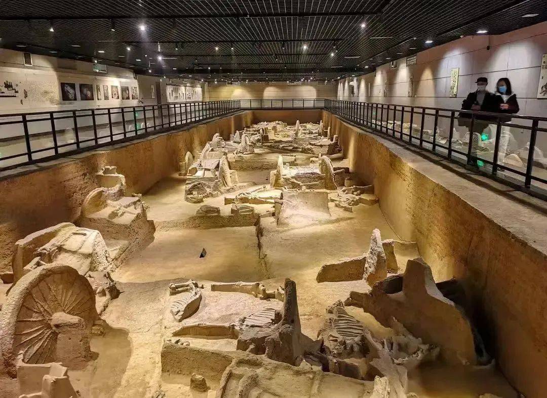 天子驾六车马坑壹洛阳周王城天子驾六博物馆是一座以原址保护展示的