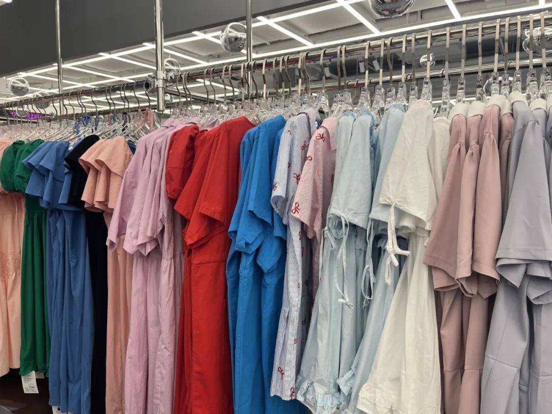 我们去了成都最有争议的大码女装店