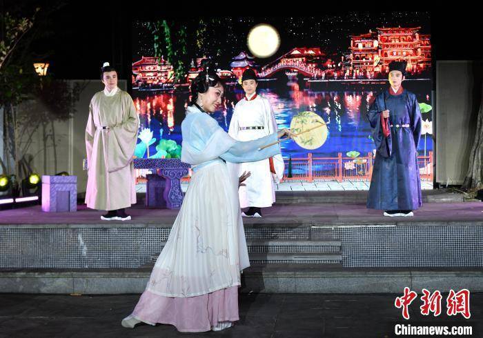 博物馆之夜系列活动"宋词里的福建"沉浸式戏剧于福州西湖畔的福