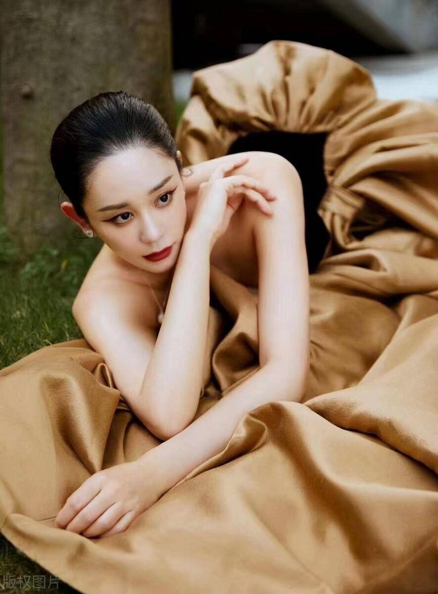 赞海陆的魅力身材,她真的美呆了