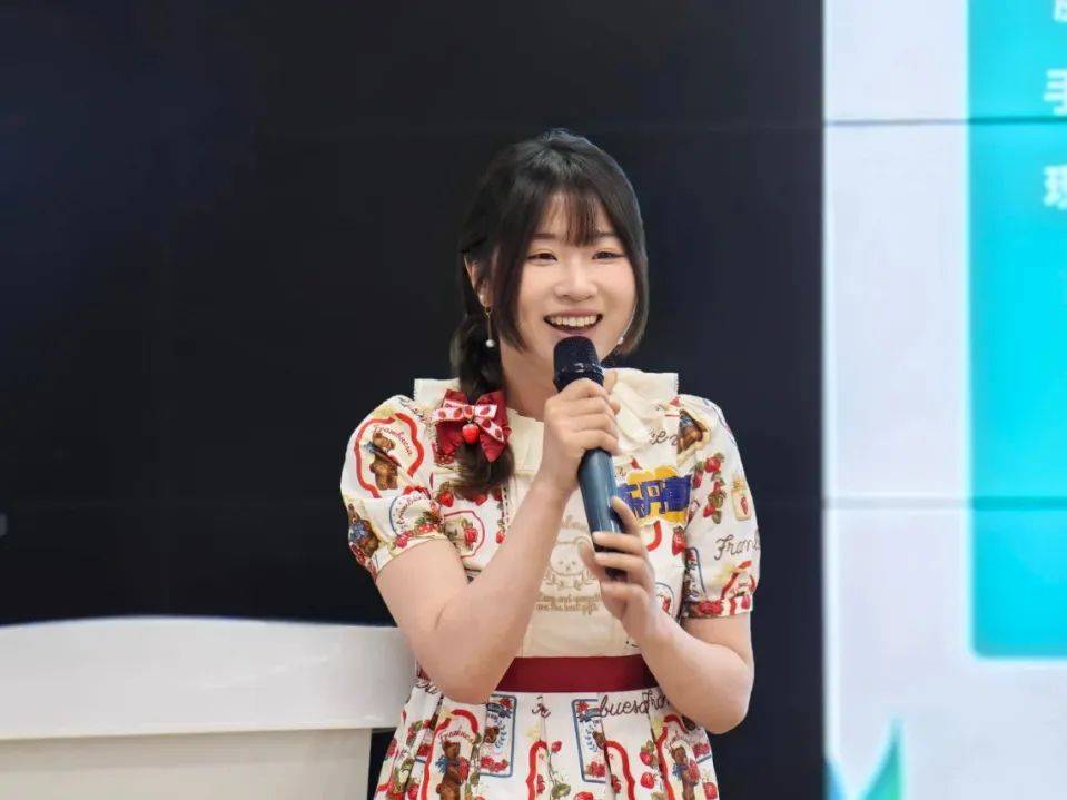 李东慧,卢虹言,陈丹蕾,刘冰,潘璐璐6位杰出代表,其中既有传统媒体如