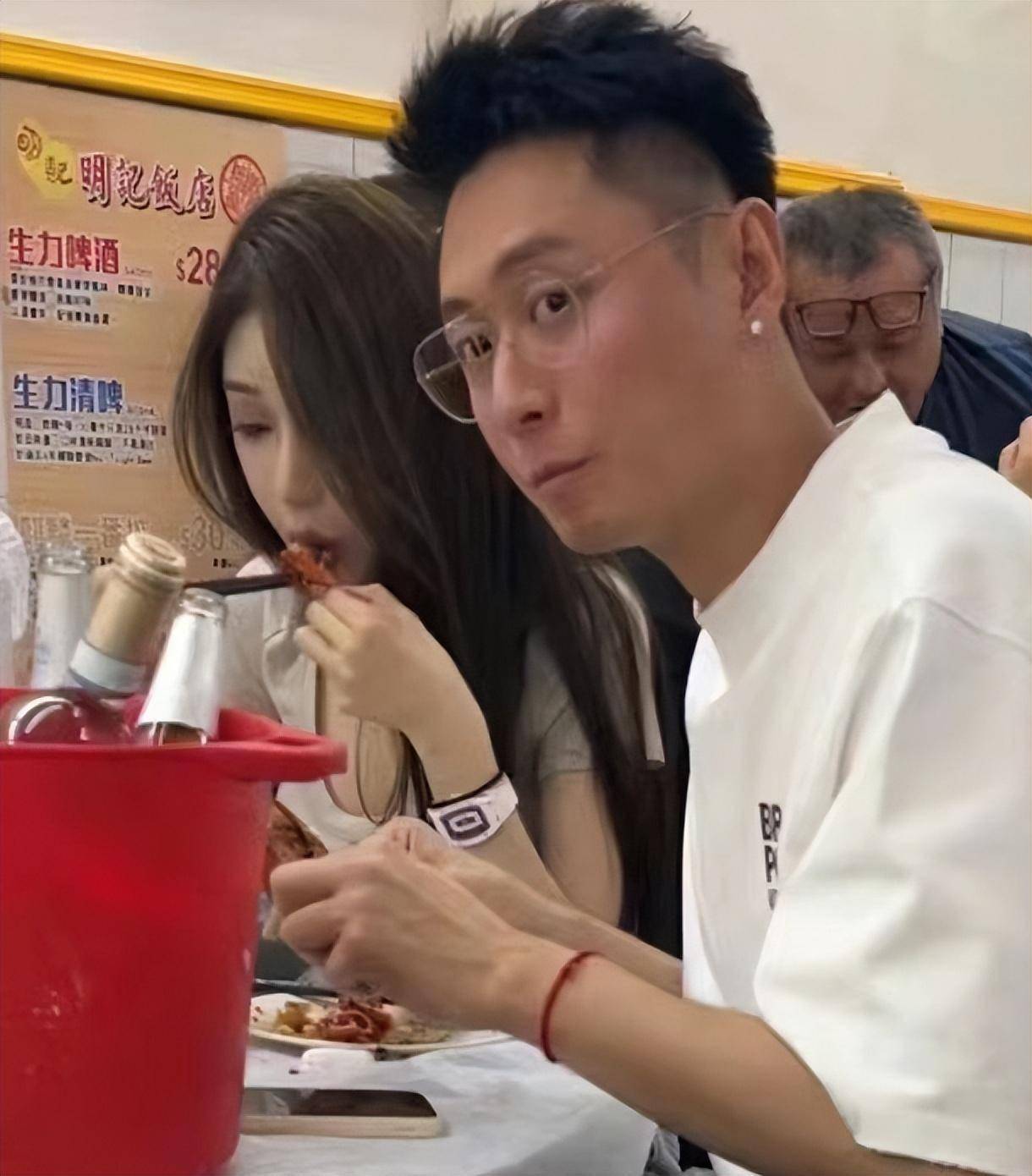 张嘉倪买超离婚没?买超被目击与网红约会,女方长相甜美身材逆天