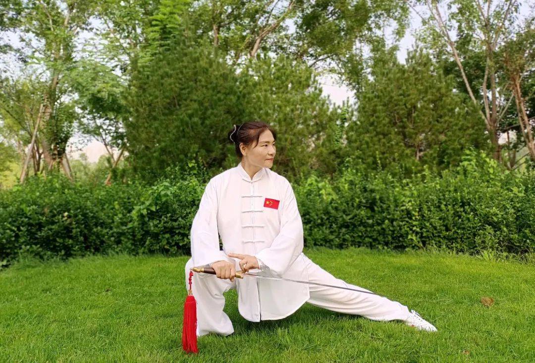 假如女人都开始练太极拳,会怎么样?_运动_女性_动作