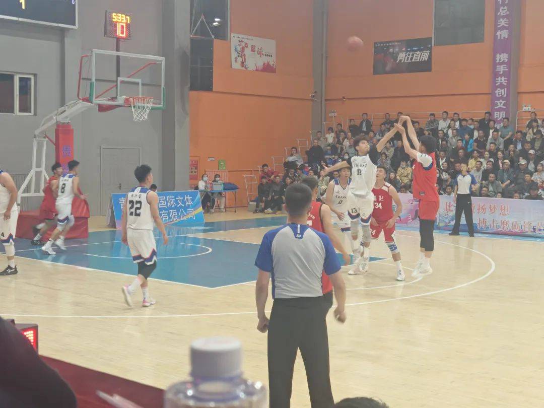 贵德县2024"黄河杯"全省篮球邀请赛昨日激战十二场 贵德县队两连胜喜