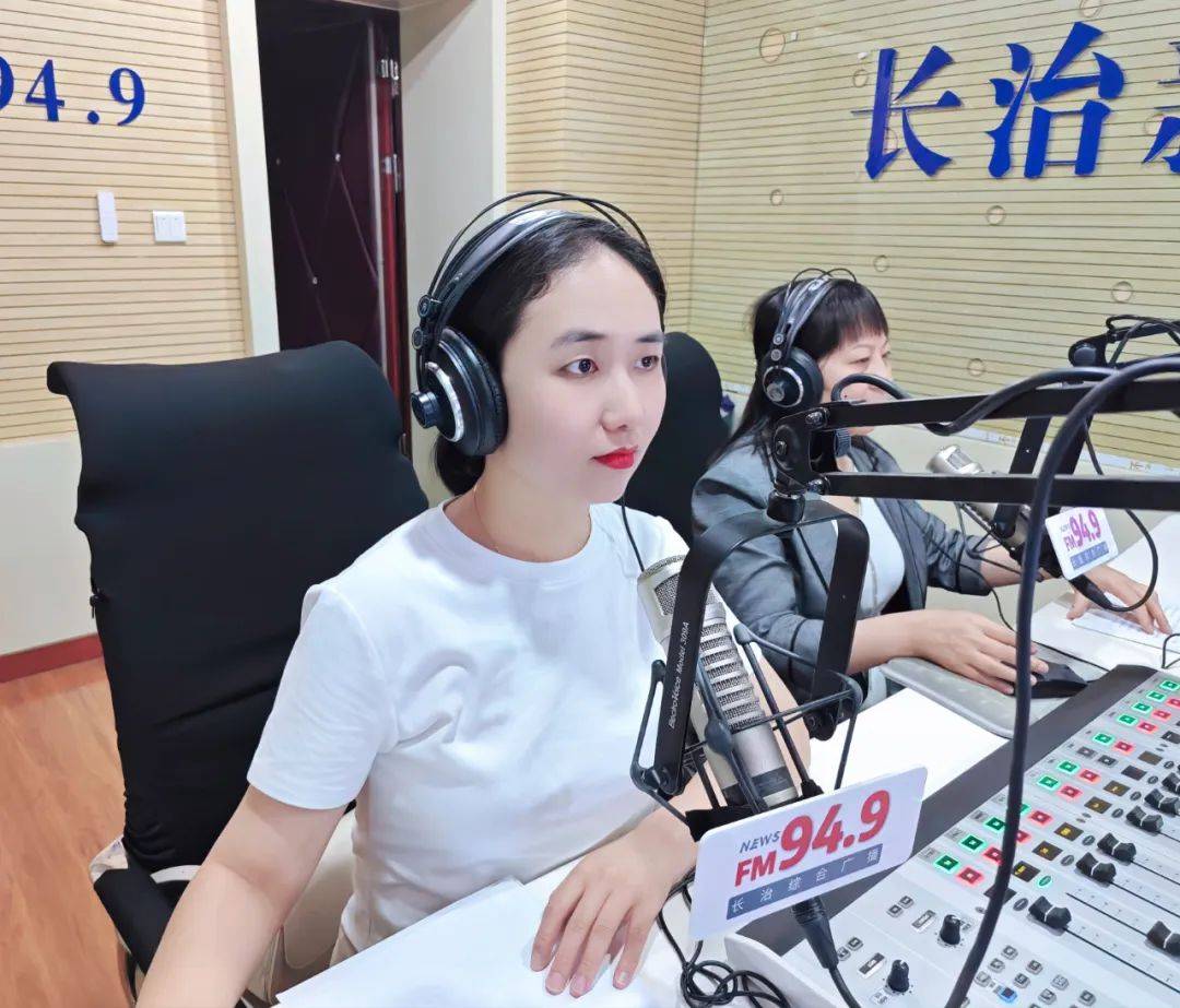 植物日光性皮炎是指少数过敏体质的人群食用某种食物后,所含的光敏