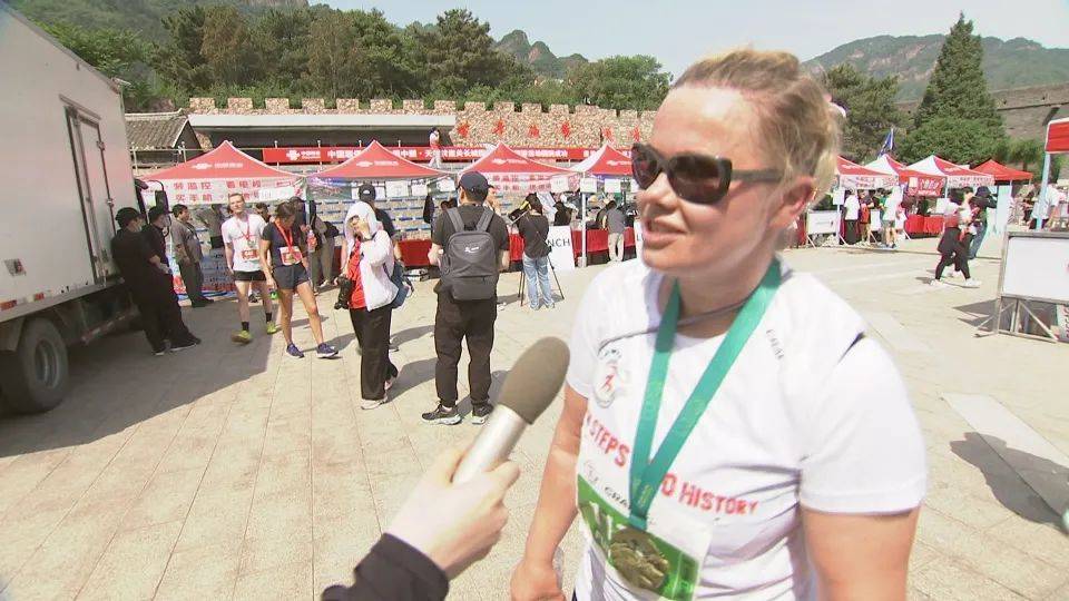 长城赛道风光好 中外选手竞相跑_马拉松_活动_挑战