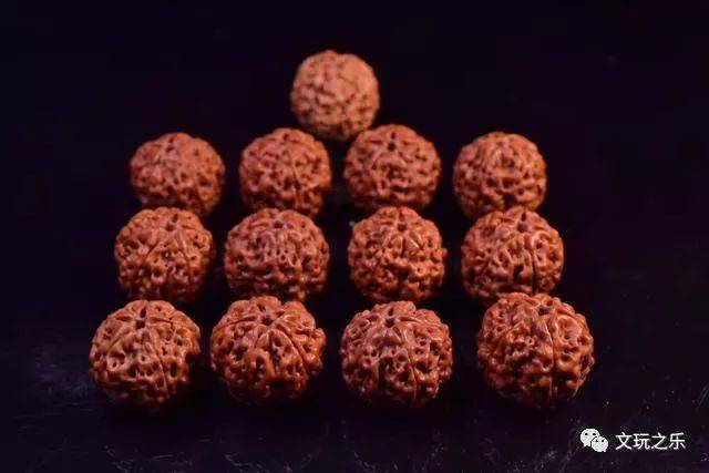 这才是正宗的五星蜂窝,这样的金刚菩提纹路出自俩年前的树籽