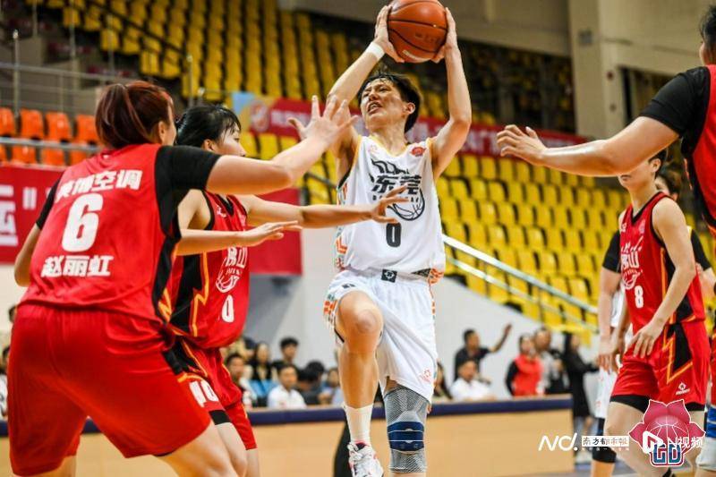另外,本届省女篮联赛还肩负着为广东省选拔十五运会群众组运动员的