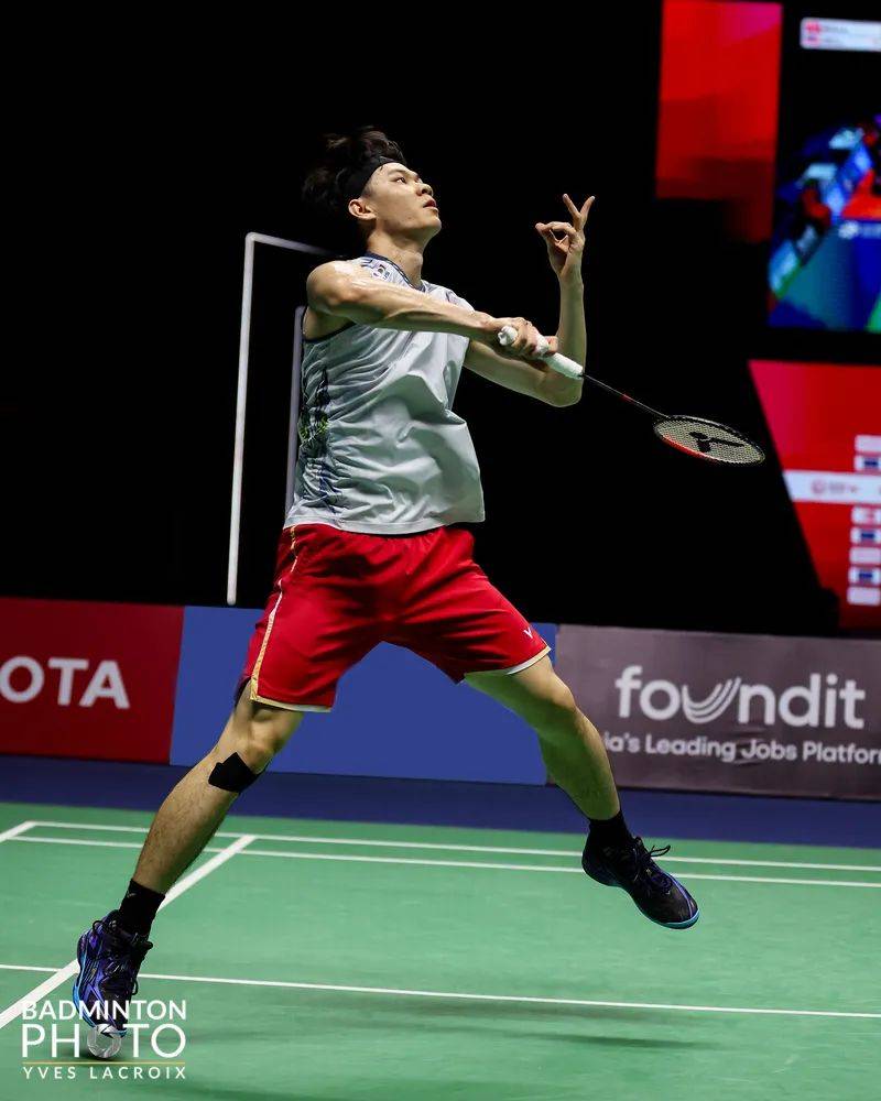 胜利在握丨李梓嘉夺得泰国羽毛球公开赛男单冠军