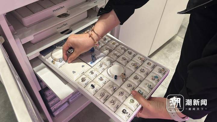 女子用能买大金条的钱买了潘多拉后悔不已