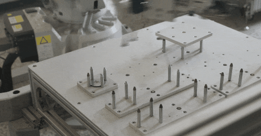 唐钢这个机器人"刀功"了得~_钢板_取样_激光