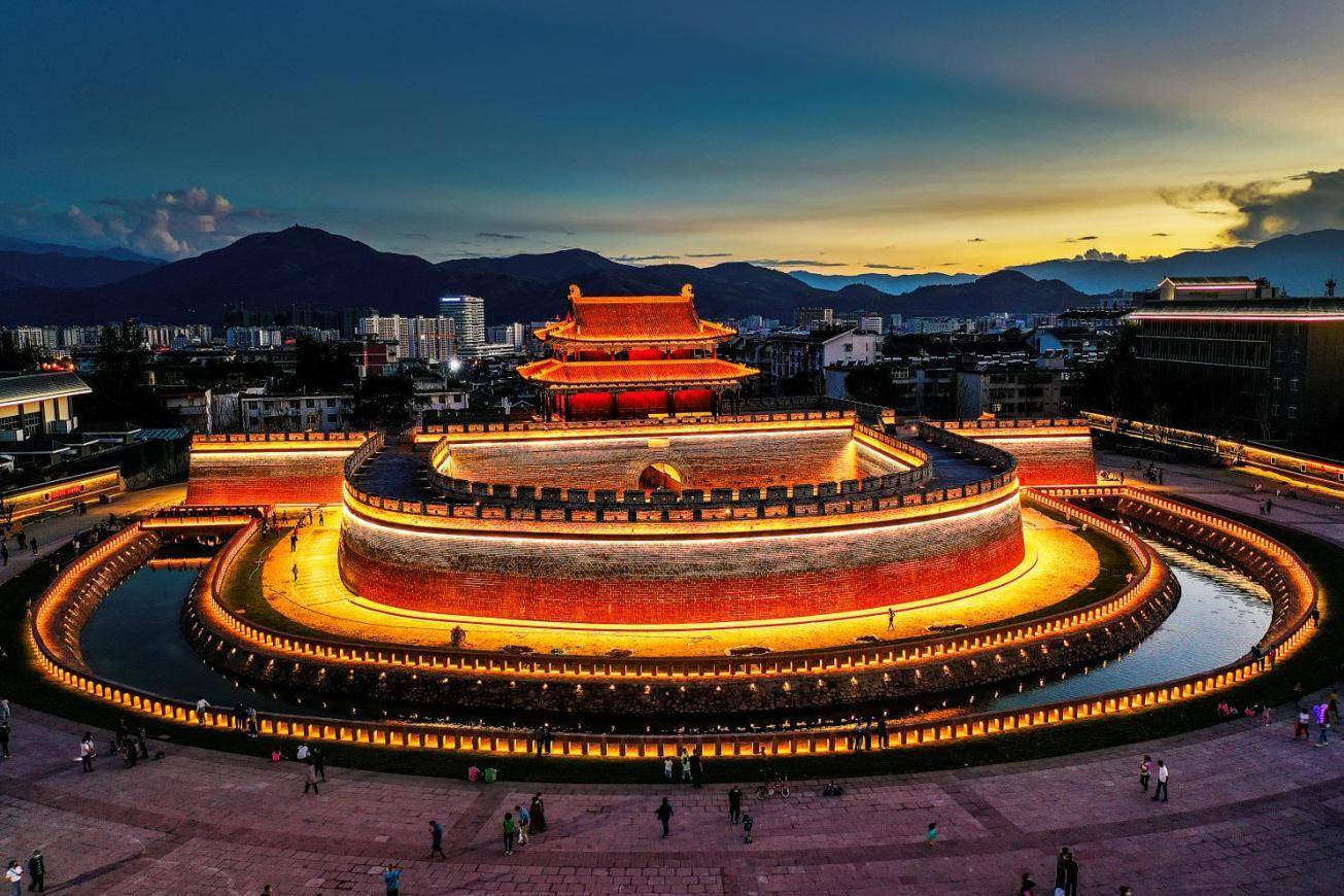 行走西昌 品味建昌:四川省省直(红星)作协举行采风活动