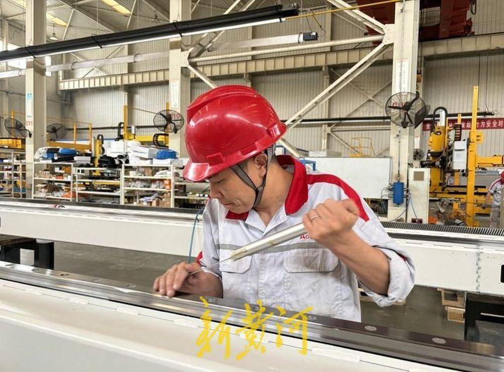 "现在国内每生产一辆新能源汽车,几乎都会有通过奥图冲压线生产的零件