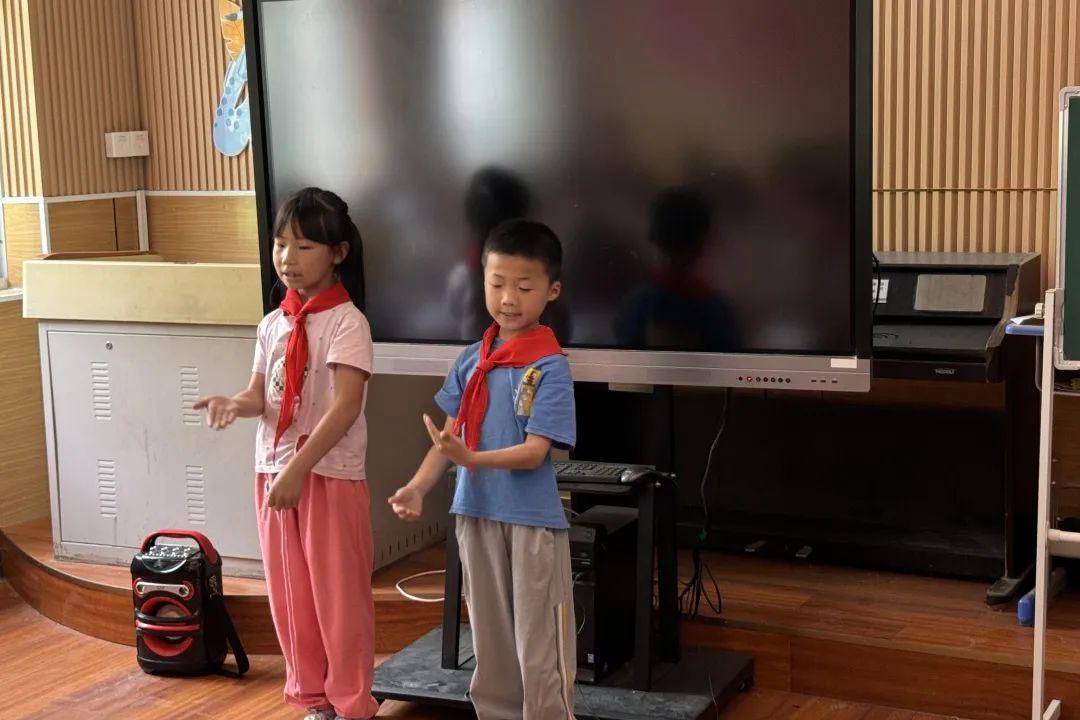 "音"为有你 "乐"动精彩 ——浐灞十九小举行"我是小歌星"歌唱比赛