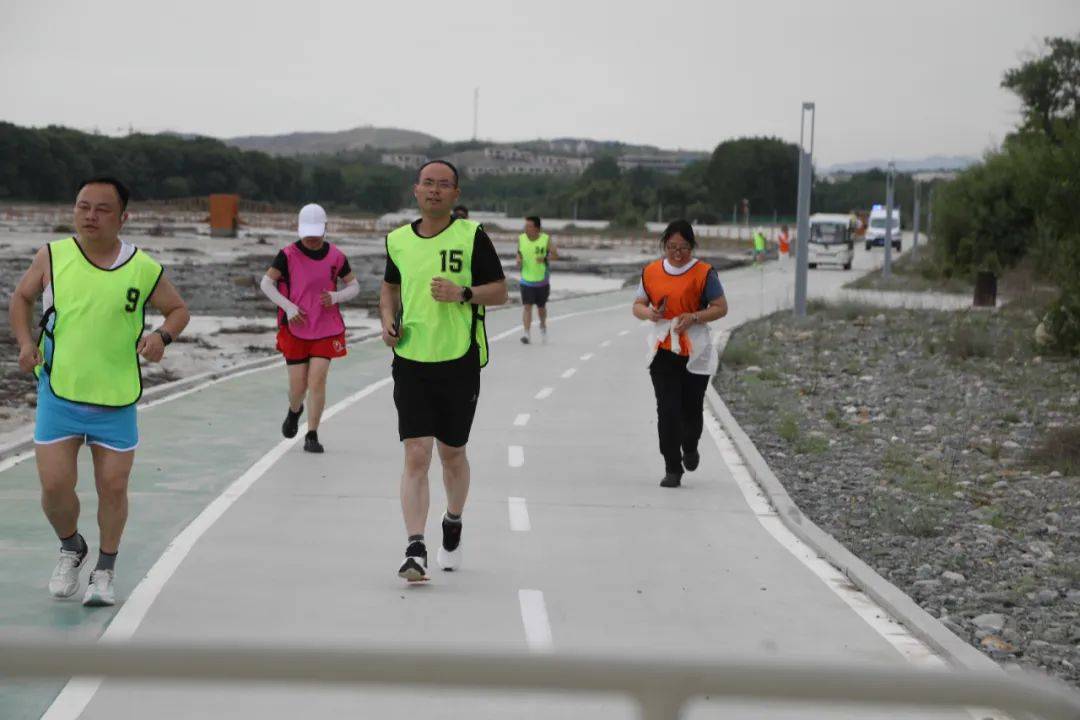 他们是博州职工"半马王"_温泉县_马拉松_半程