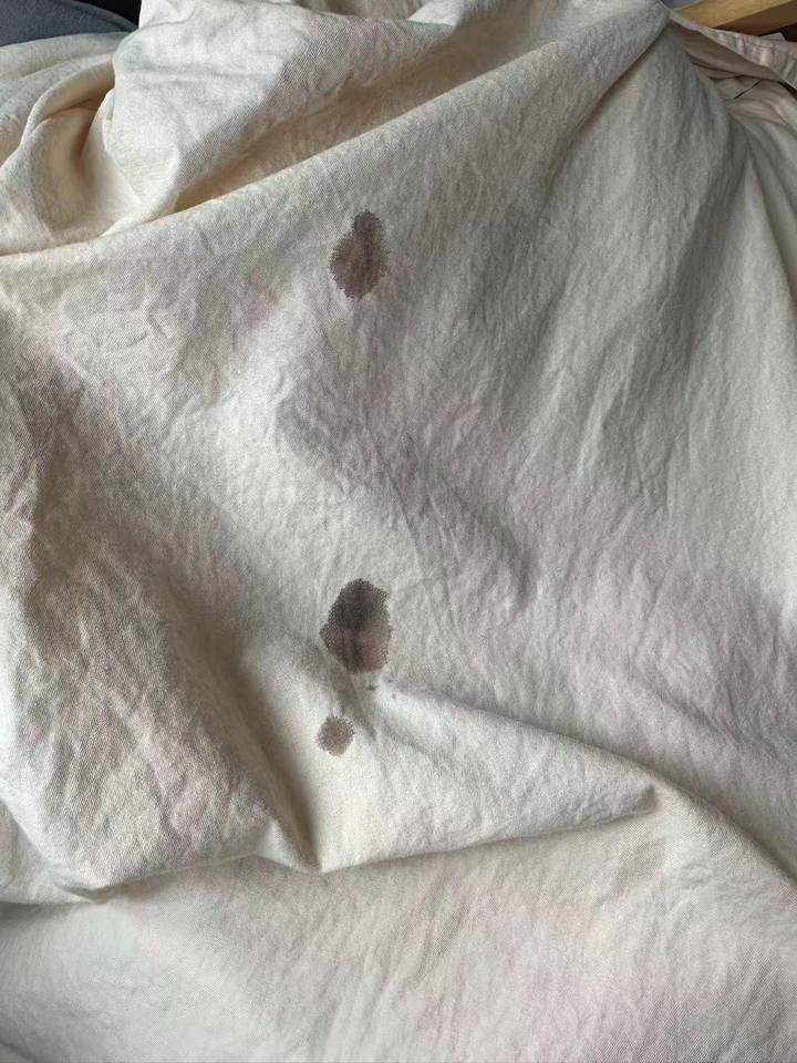 晒出去的白被子遭了殃,杭州女子头疼:是鸟屎还是高空抛物?